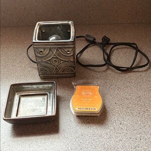 Scentsy Blue and Gray Ceramic Wax Warmer with Pumpkin Scented Wax